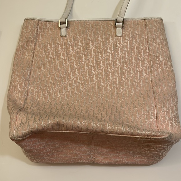 Assorted Louis Vuitton, Gucci, Loewe,MCM, YSL,Christian Dior handbags & wallets - Picture 3 of 16